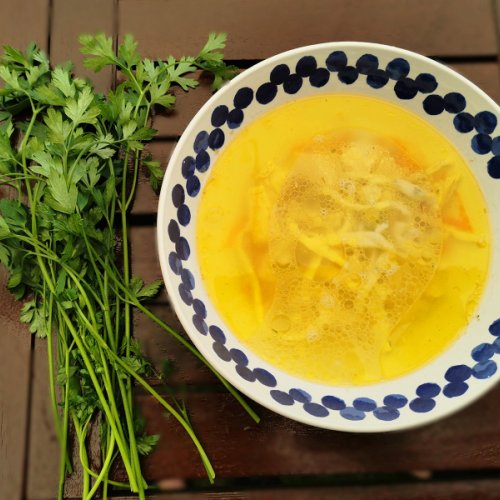 SUPA DE GAINA BATRANA, CU TAIETEI DE CASA