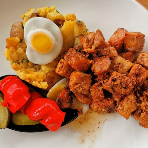 CARNE LA GARNITA, CU MAMALIGUTA SI HRIBI