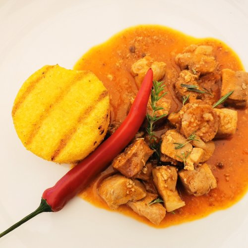 TIGAIE MACELAREASCA, CU MAMALIGUTA SI ZDROBEALA DE USTUROI